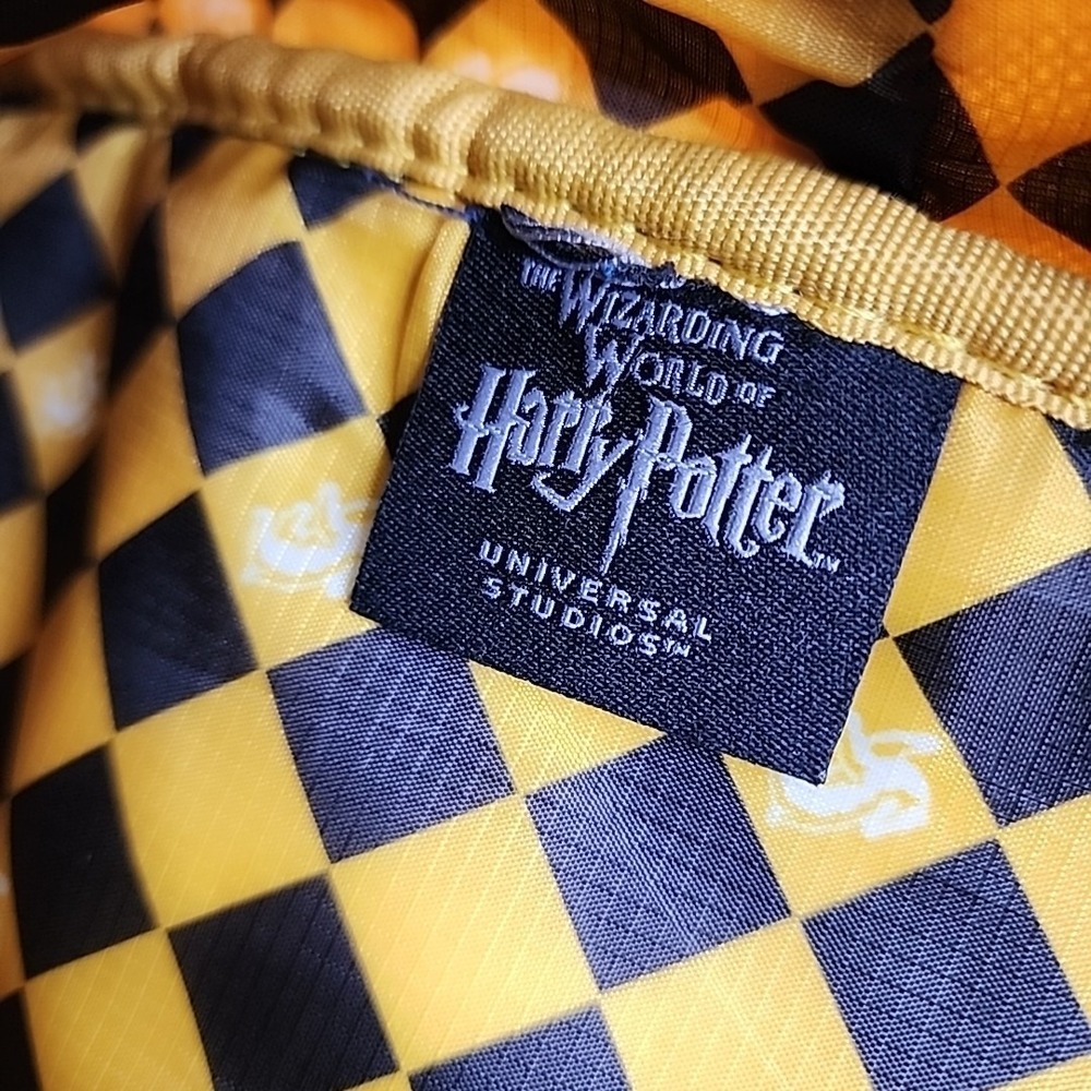 Universal Studios The Wizarding World Of Harry Potter Hufflepuff Backpack Yellow - Picture 8 of 12